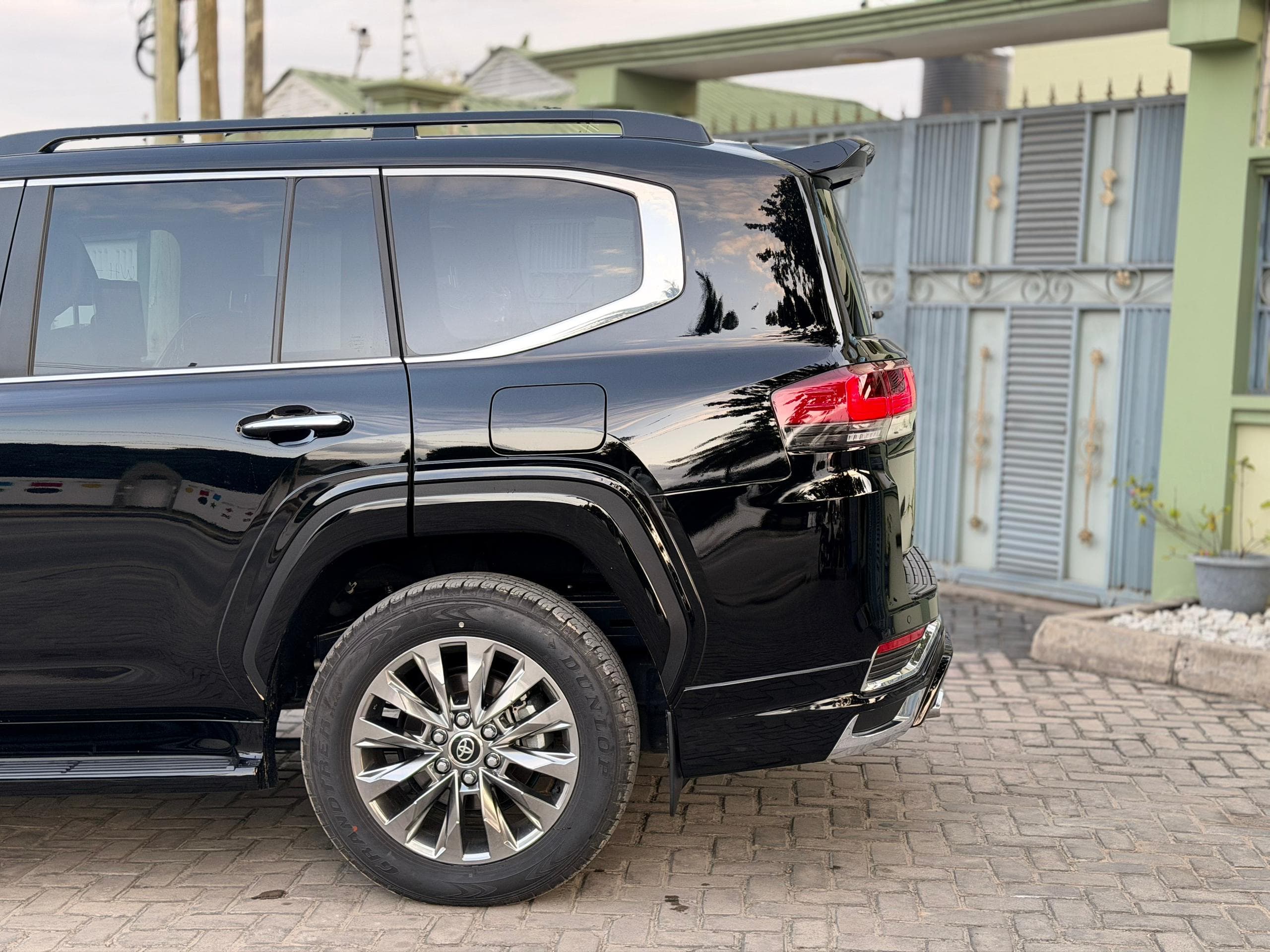 Toyota Land Cruiser   LC300 ZX