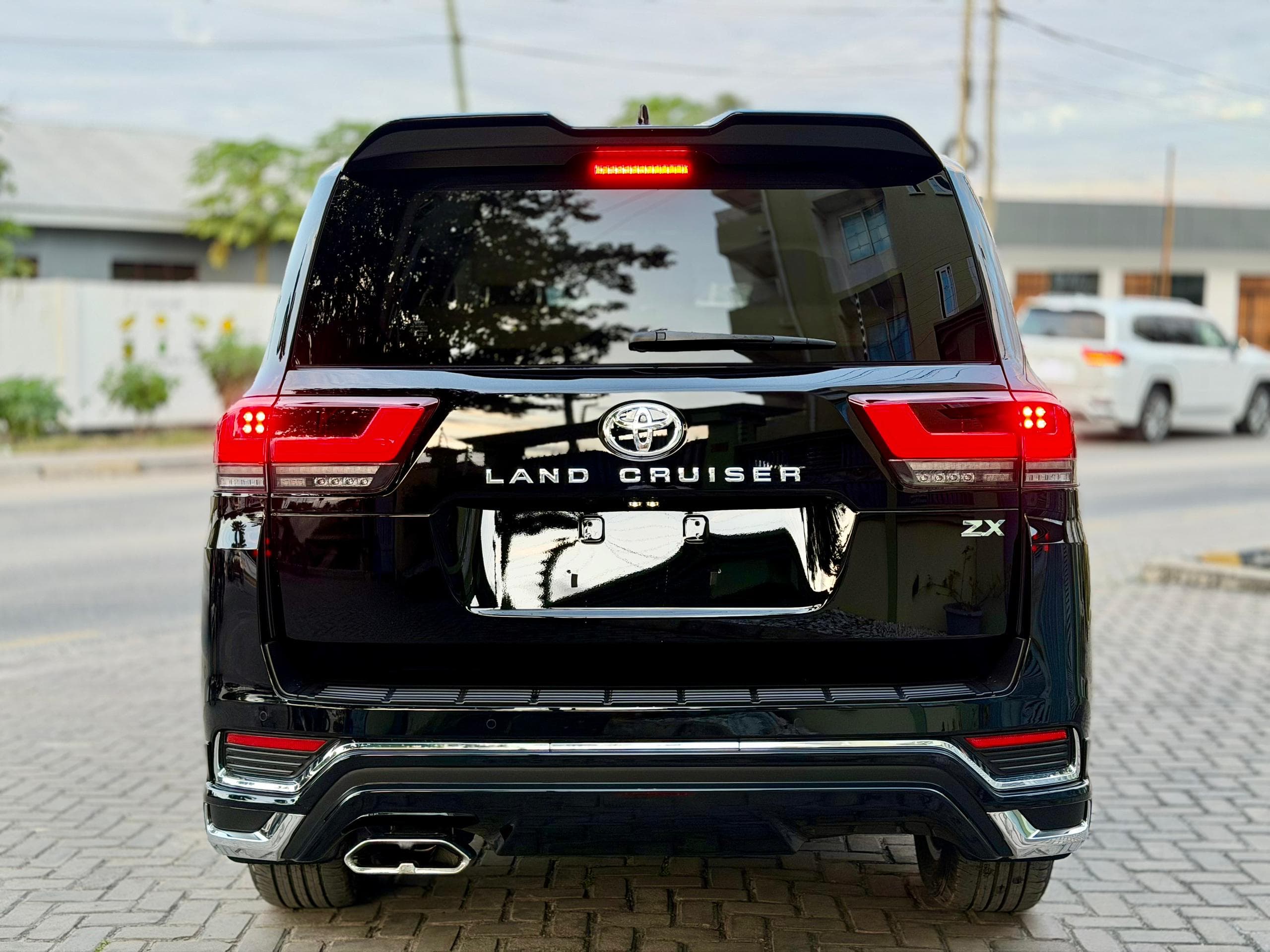 Toyota Land Cruiser   LC300 ZX