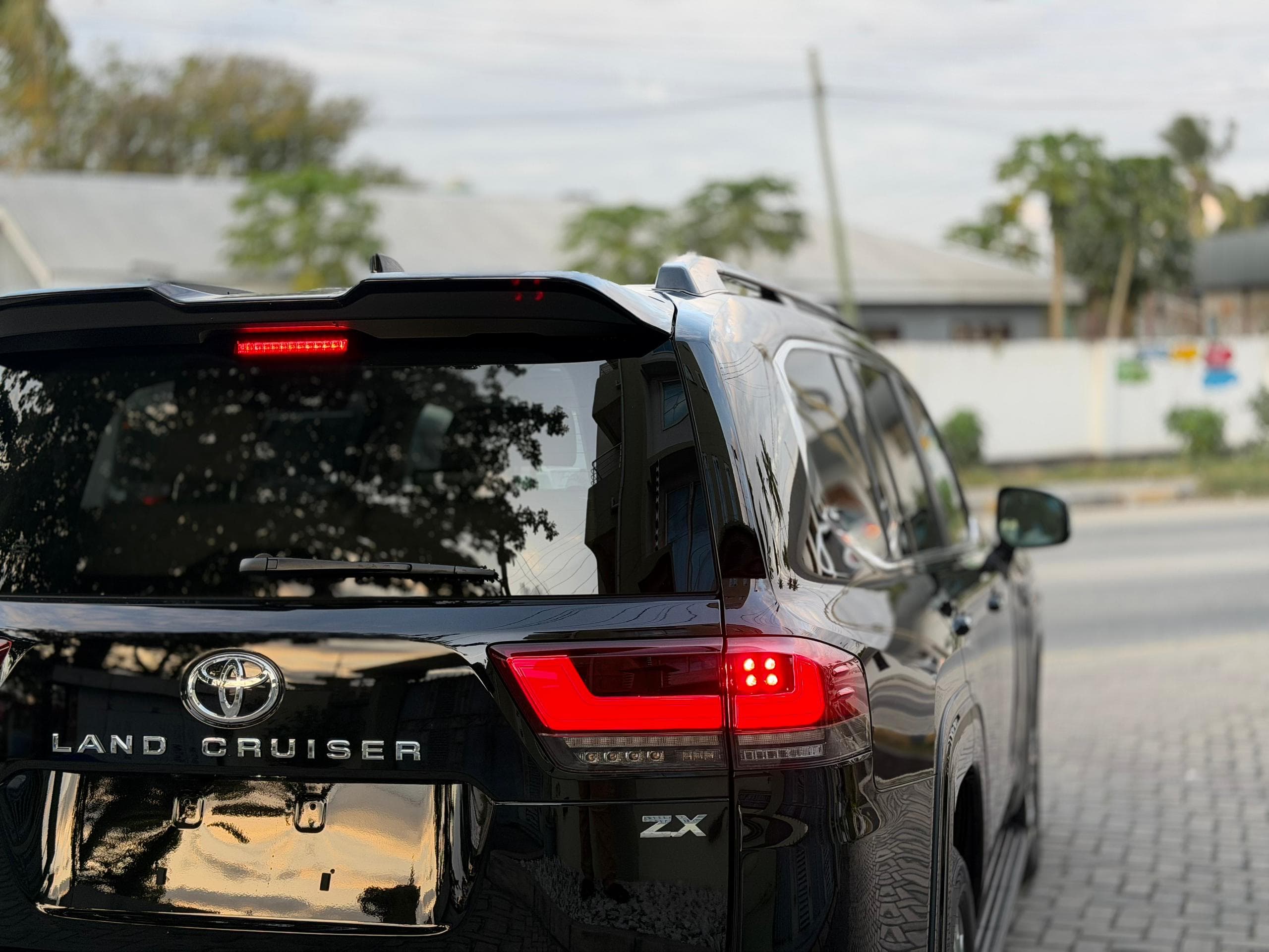 Toyota Land Cruiser   LC300 ZX